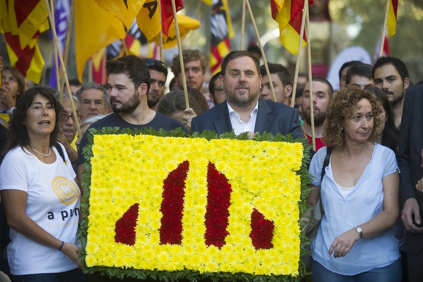 El vicepresidente de la Generalitat, Oriol Junqueras, junto a Gabriel Rufián, portavoz de ERC, en Barcelona durante la Diada de 2016. 