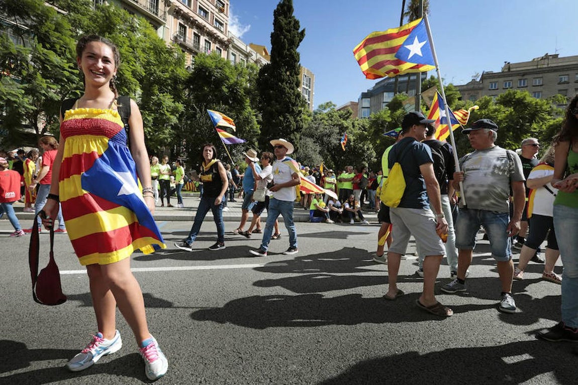 Mujer con el vestido de la bandera. 