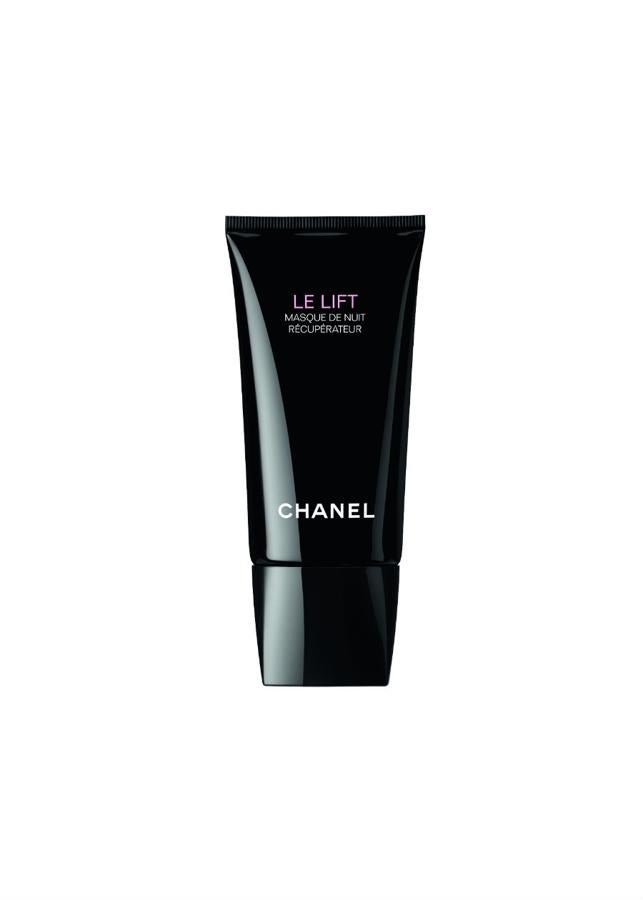 Le lift masque de nuit, de Chanel. Mascarilla recuperadora de noche que funcional como cuidado antiarrugas de noche para el rostro y el cuello que devuelve a la piel su firmeza y aspecto tersodespués de los estragos del verano (Precio: 98 euros)