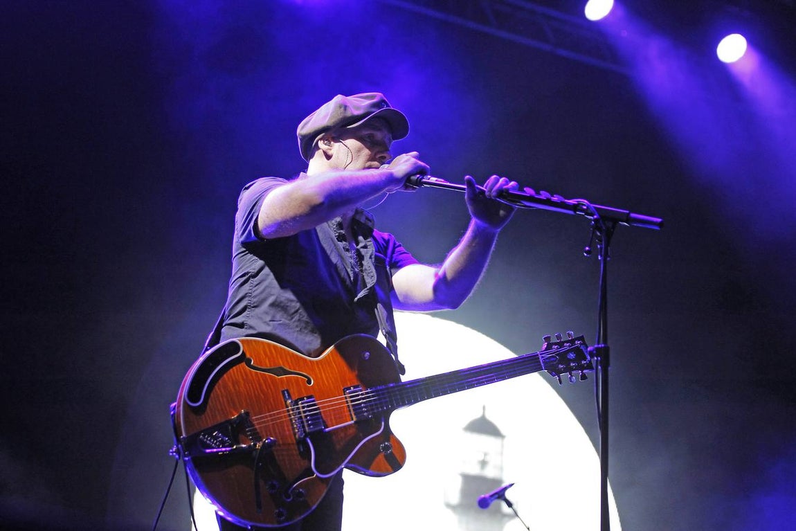 Las mejores imágenes del vibrante concierto de Amaral en Sevilla