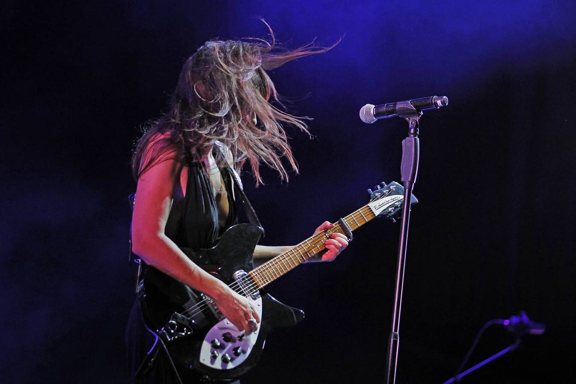 Las mejores imágenes del vibrante concierto de Amaral en Sevilla