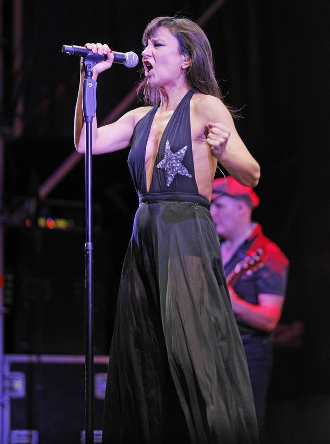 Las mejores imágenes del vibrante concierto de Amaral en Sevilla