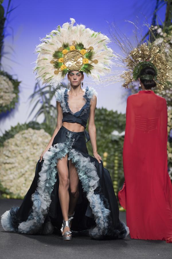 Su tierra por bandera, y sus oros y estampados como estandarte. 