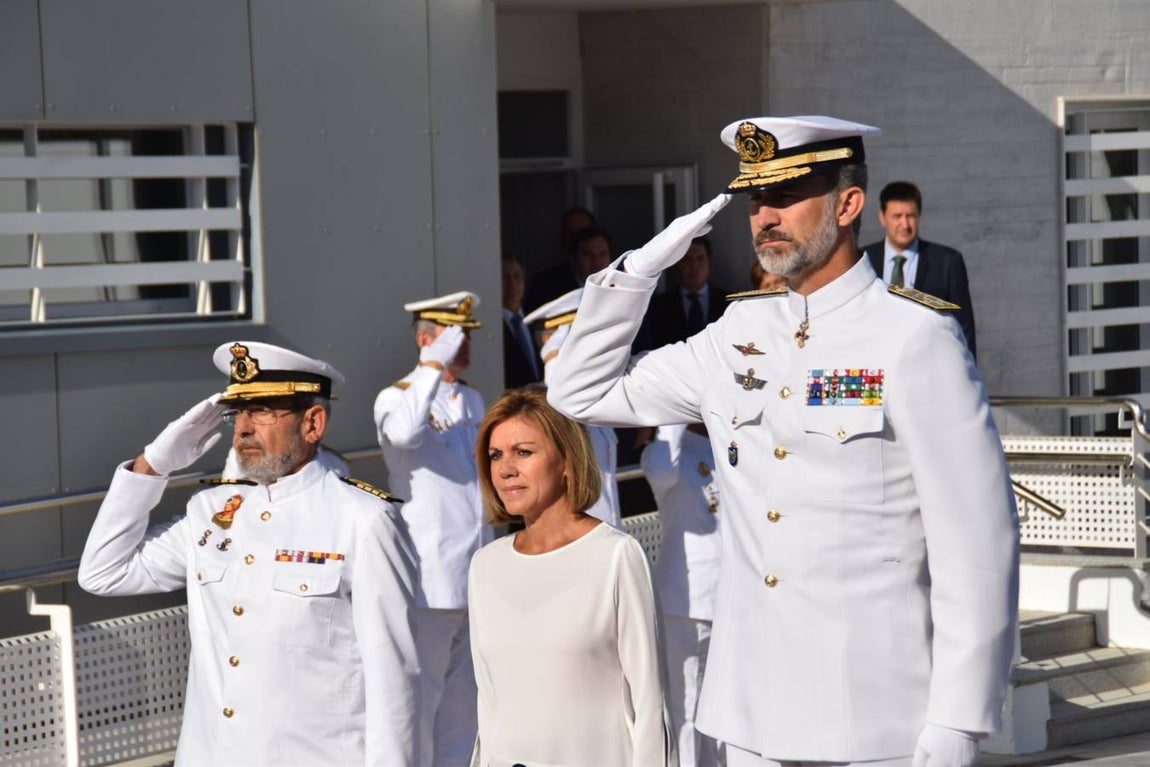 Don Felipe descubre la placa que inaugura el Laboratorio de Hora