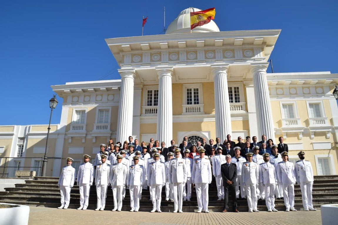 Don Felipe descubre la placa que inaugura el Laboratorio de Hora
