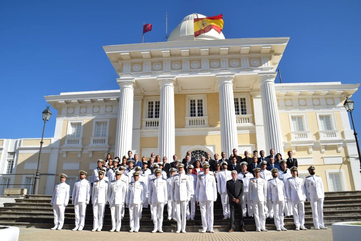 Don Felipe descubre la placa que inaugura el Laboratorio de Hora