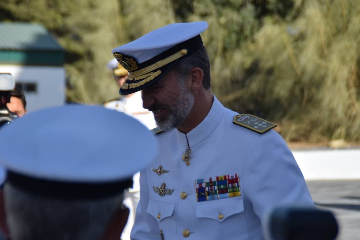 Don Felipe descubre la placa que inaugura el Laboratorio de Hora