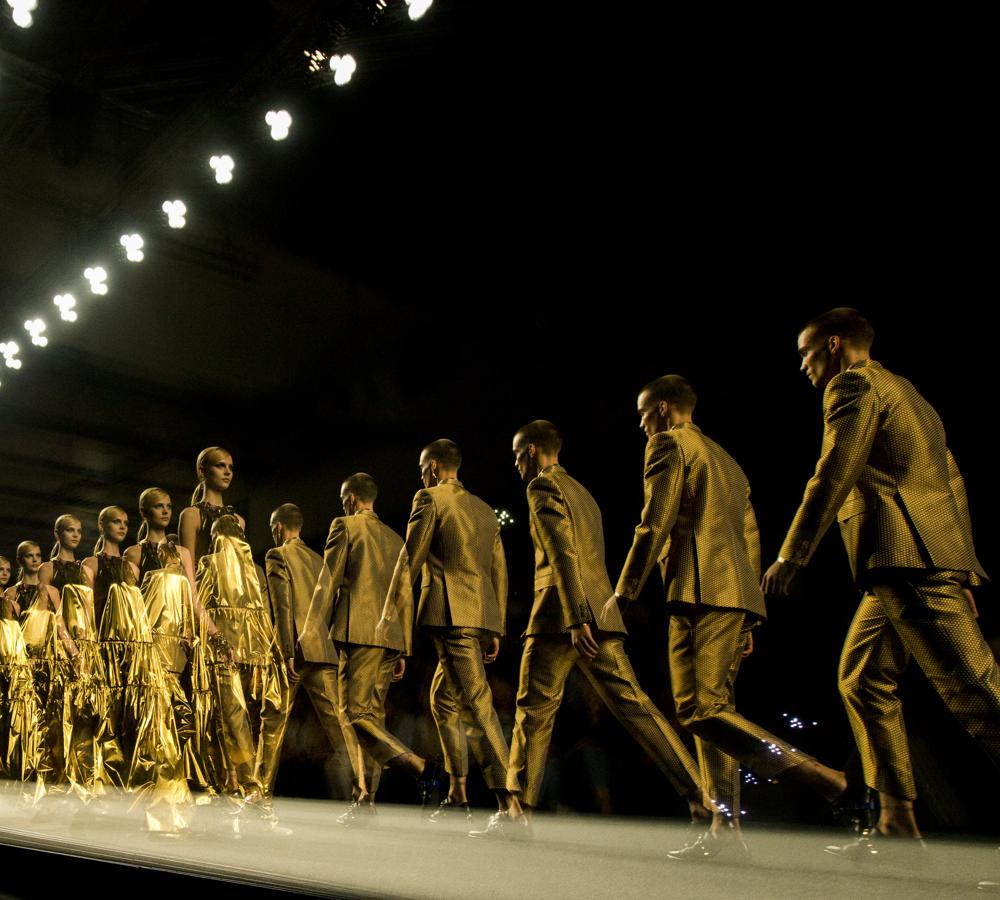 Ana Locking se atreve con todo y demuestra pasarela tras pasarela que no tiene límites. 