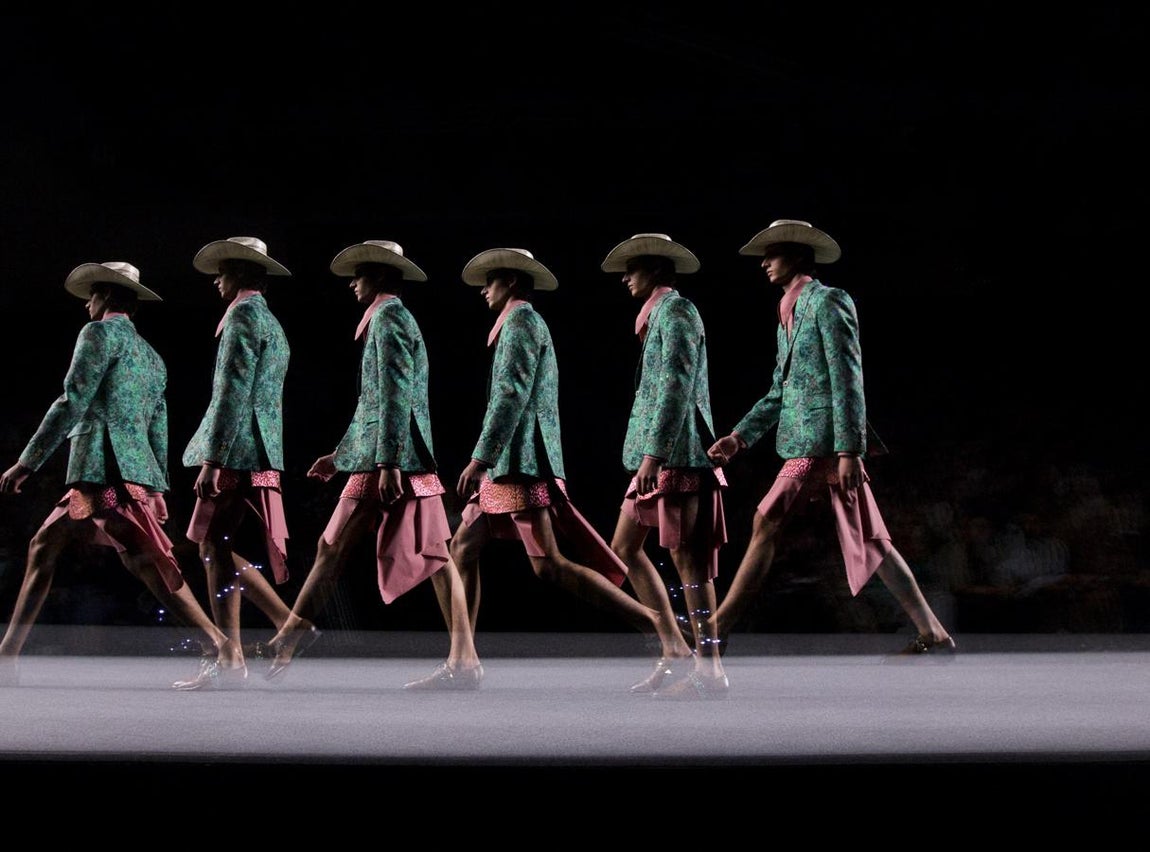 Ana Locking se atreve con todo y demuestra pasarela tras pasarela que no tiene límites. 