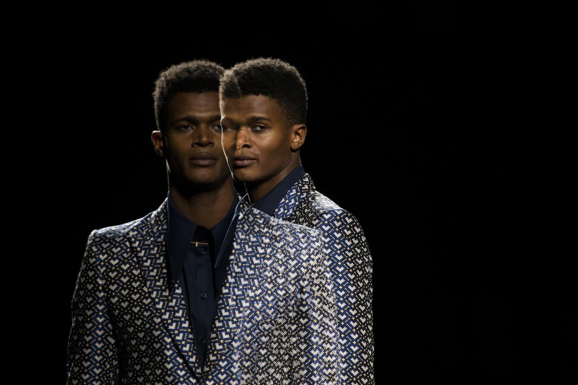 Ana Locking se atreve con todo y demuestra pasarela tras pasarela que no tiene límites. 