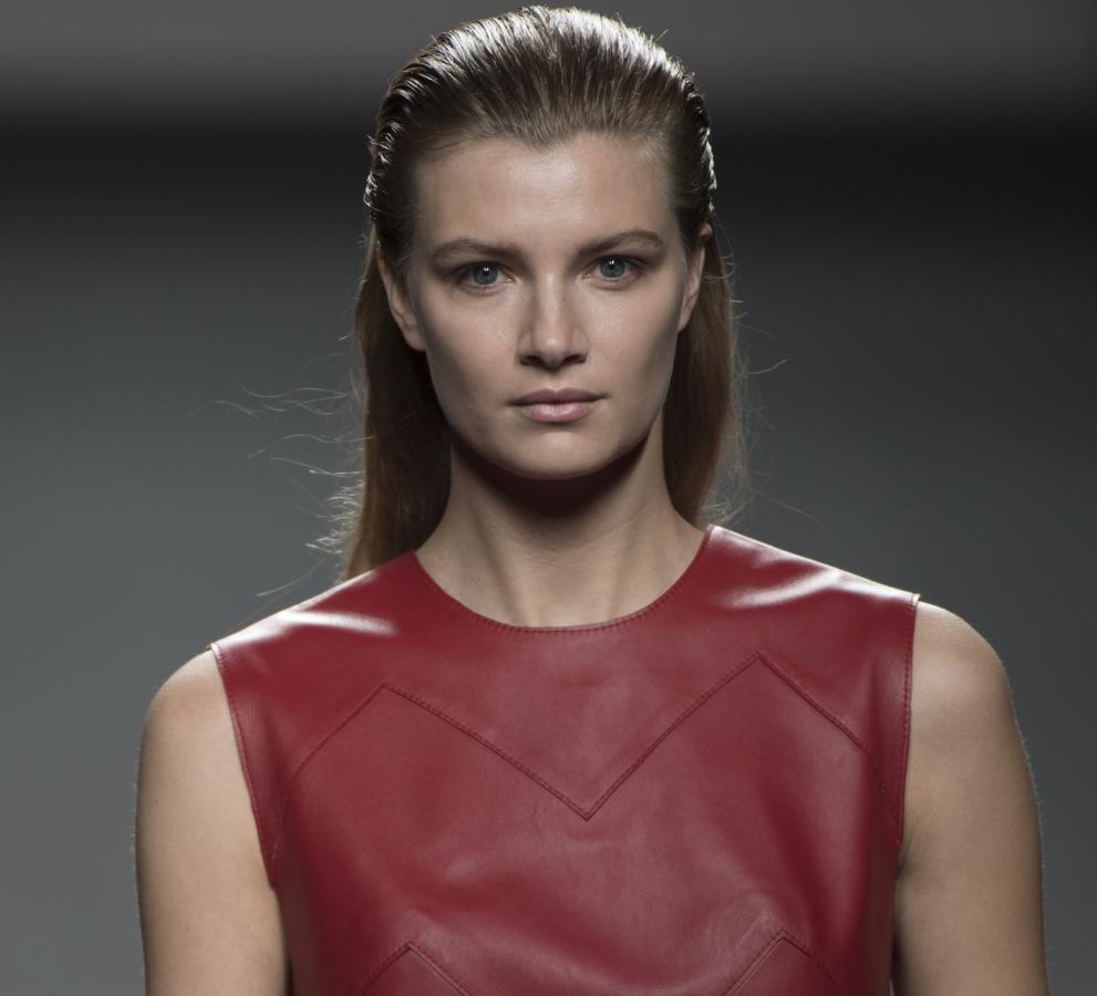 Mezcla de largos y volúmenes con un denominador común: siluetas sueltas ajustadas a la cintura mediante complementos. 