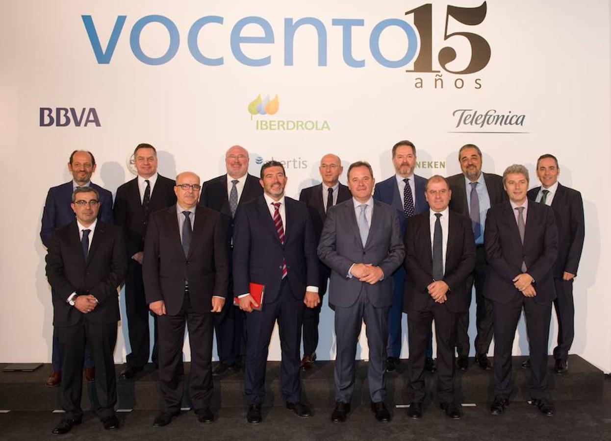 Fotografía de familia de los directores de los periodicos del grupo Vocento. 