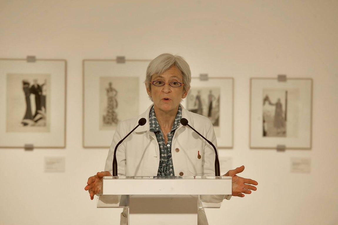 La muestra presenta piezas procedentes del Museo ABC y que están reunidas bajo el epígrafe «Crónicas de París»