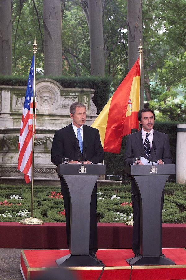 El expresidente del Gobierno, Jose María Aznar, recibió a George W. Bush en junio de 2001, tan solo tres meses antes del 11-S. Durante este encuentro, los líderes hablaron sobre revisar el Convenio para la Cooperación de Defensa entre ambos países, la cooperación económica, cultural y de seguridad, y la situación en diferentes países y territorios, entre ellos, Oriente Medio. 