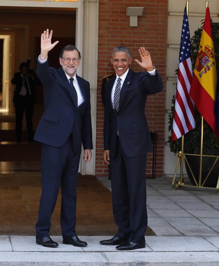 En junio de 2016, el entonces presidente de Estados Unidos, Barack Obama visitó España y se reunió con el presidente del Gobierno, en ese momento en funciones, Mariano Rajoy durante 45 minutos. En este encuentro hablaron sobre la situación política en España y en Estados que acontecía en sus momentos. Donald Trump podría acceder a la Casa Blanca y los problemas de España para formar Gobierno. Barack Obama le regaló al jefe del Ejecutivo en funciones una caja de cristal con el escudo americano y con la firma del mandatario americano. Por su parte, Rajoy le correspondió con un jamón acompañado de un jamonero y un cuchillo de cortar. 