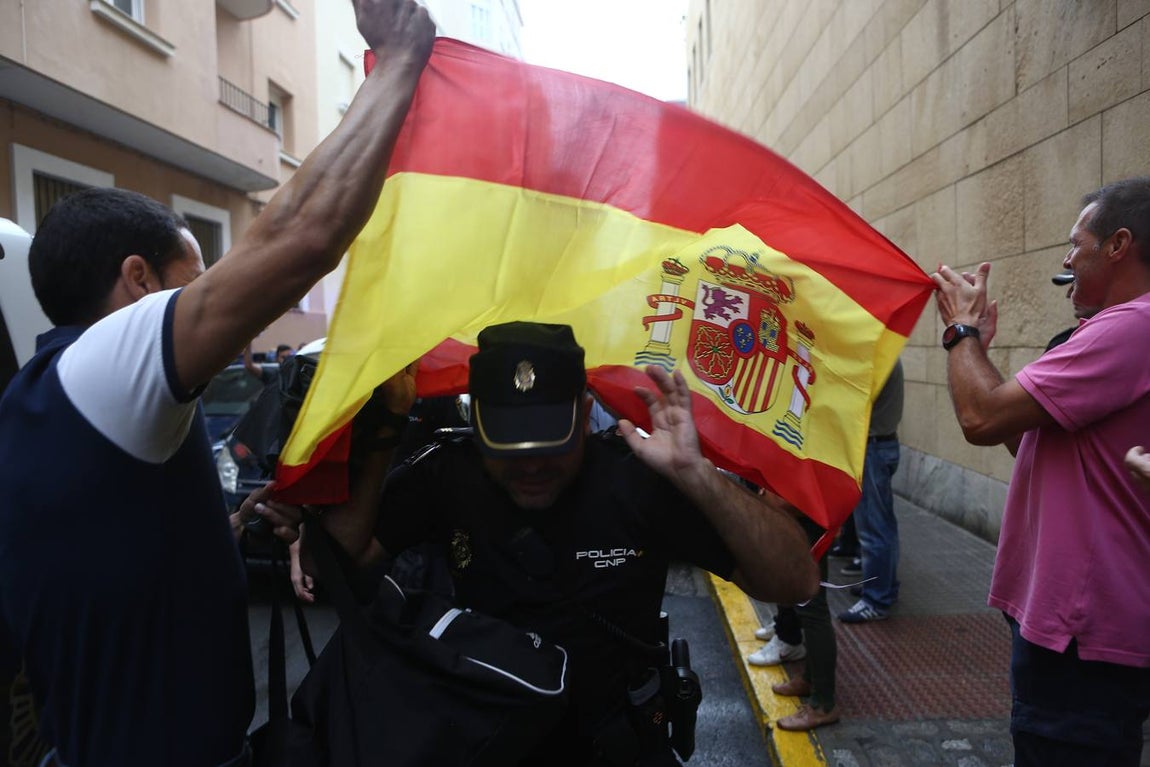 La Policía de Cádiz, despedida a lo grande en su partida hacia Cataluña