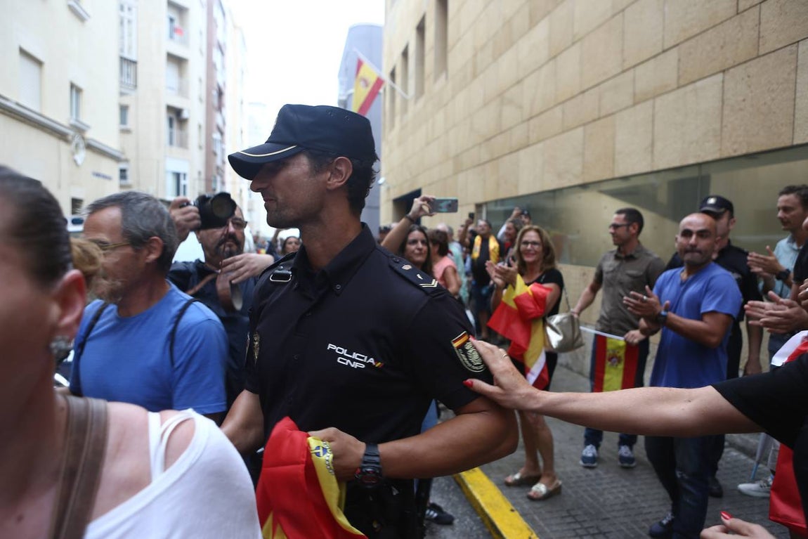 La Policía de Cádiz, despedida a lo grande en su partida hacia Cataluña