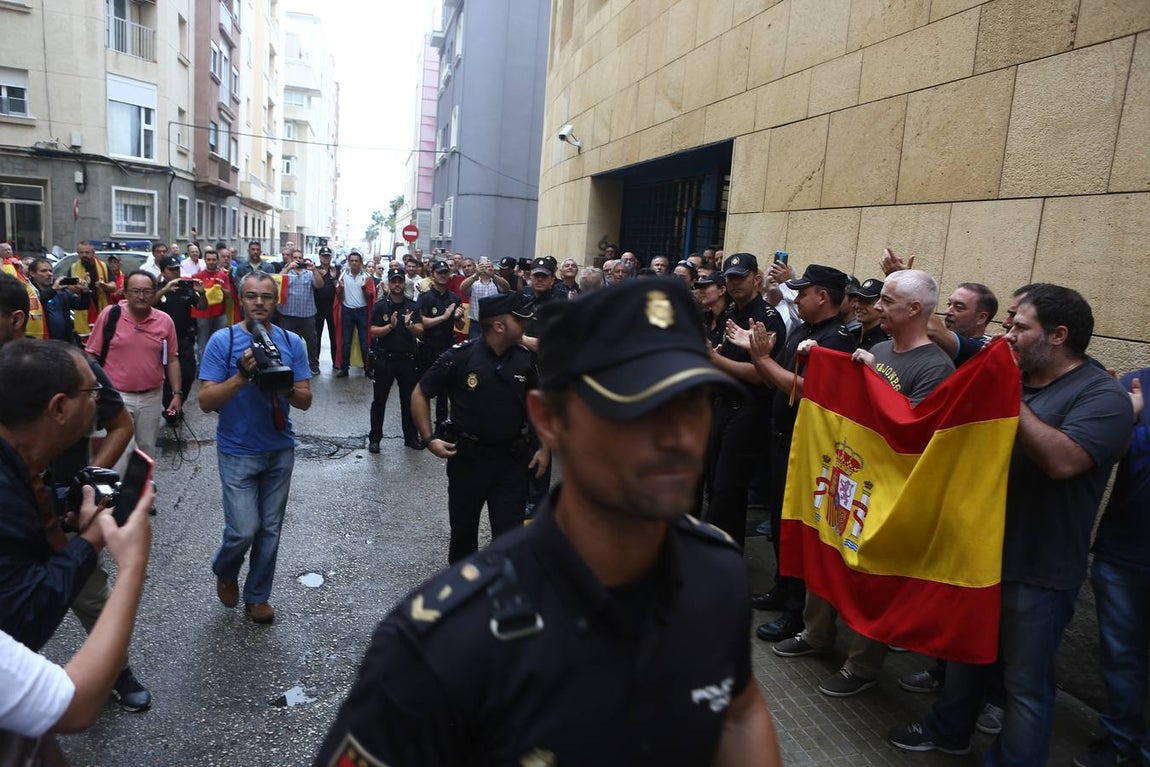 La Policía de Cádiz, despedida a lo grande en su partida hacia Cataluña