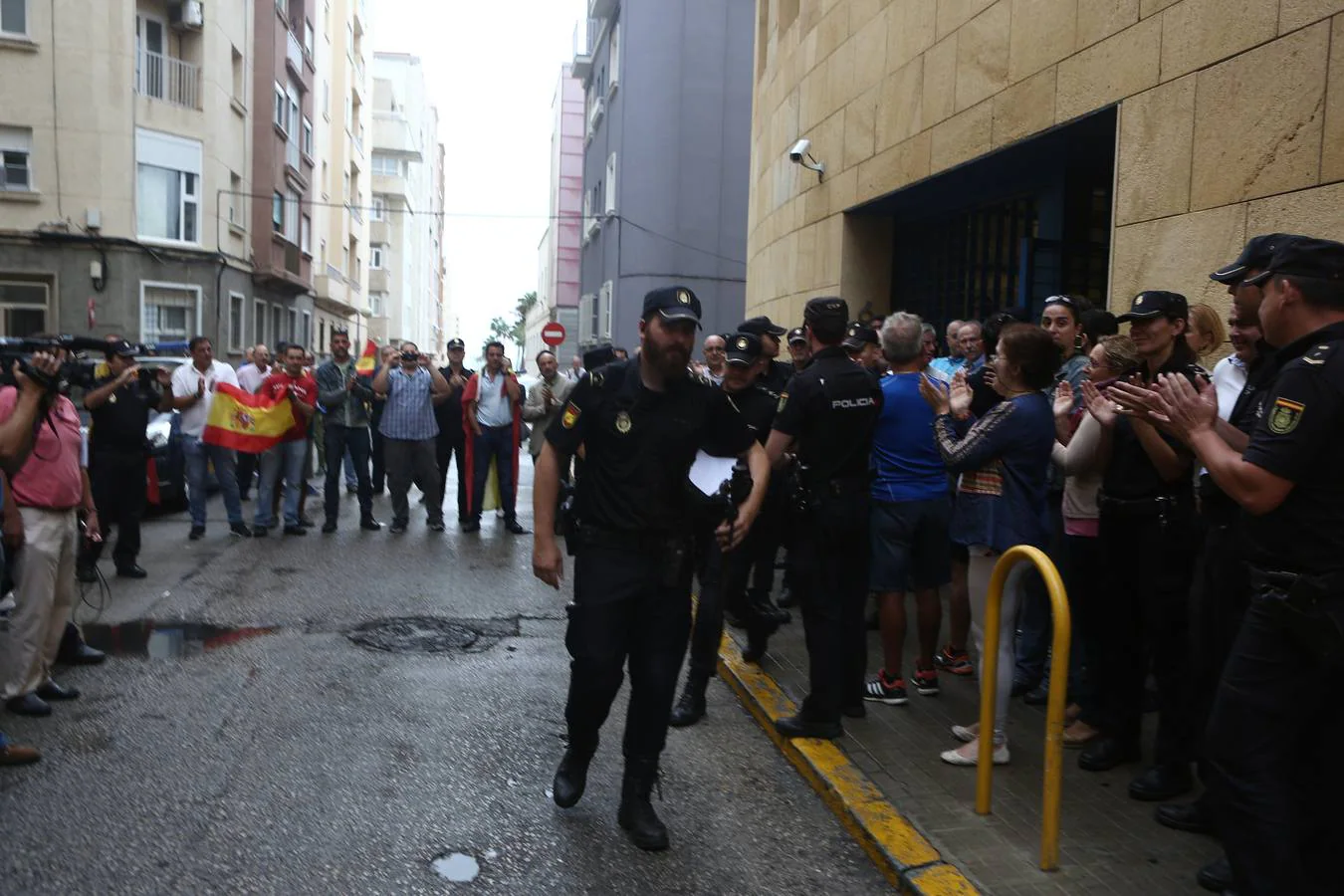 La Policía de Cádiz, despedida a lo grande en su partida hacia Cataluña