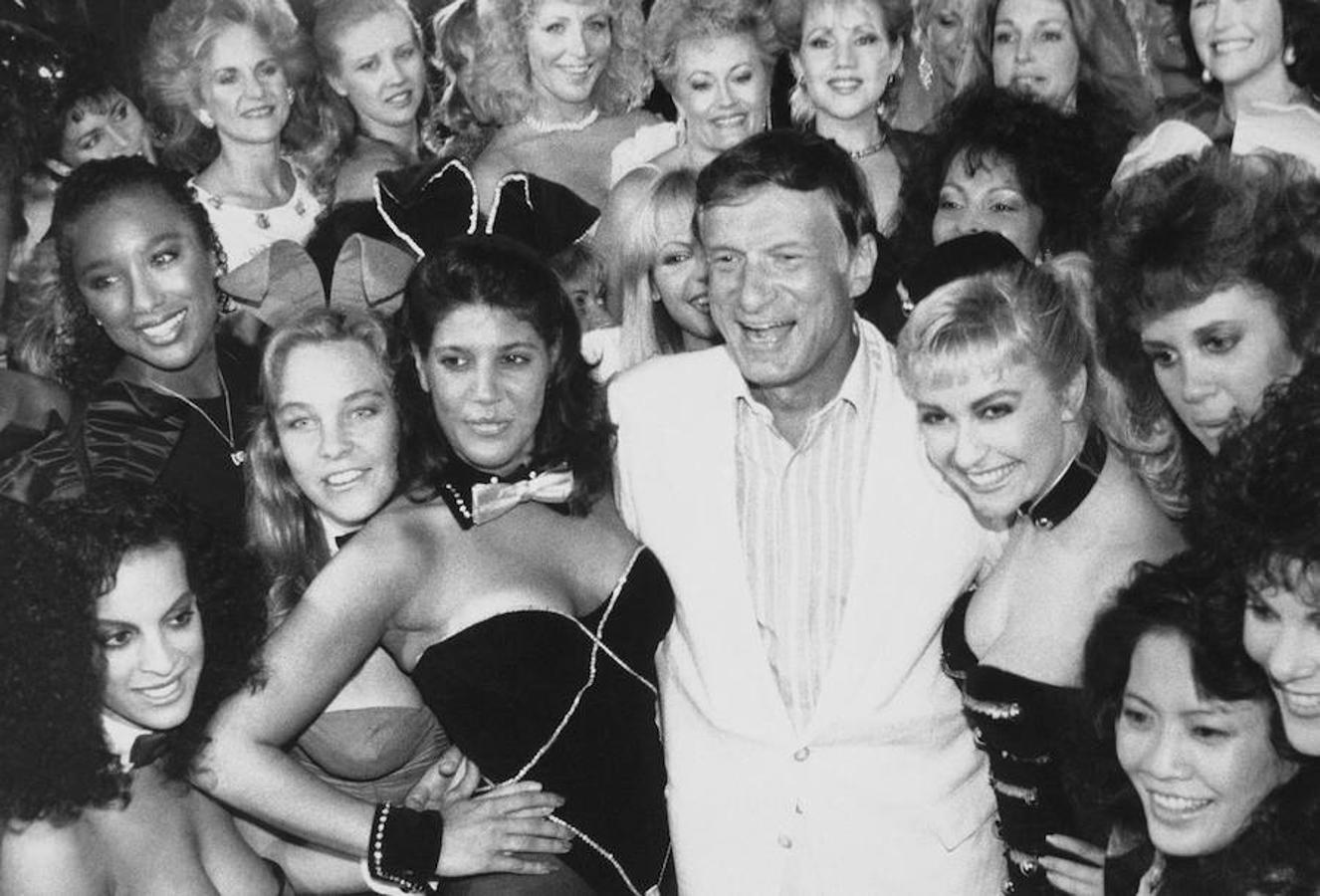 Conocido por sus fiestas salvajes llenas de «conejitas» en la Mansión Playboy y su vida estrafalaria rodeado de mujeres mucho más jóvenes que él. 