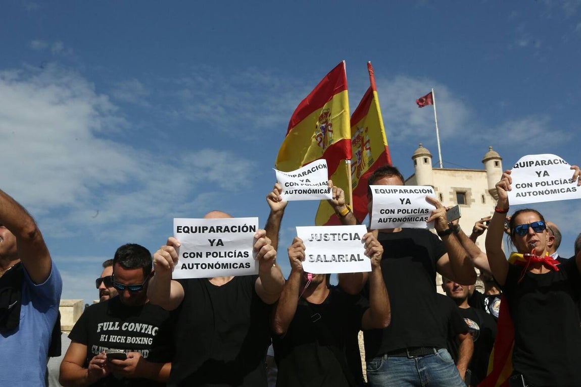 Policías y guardias civiles se manifiestan por un salario «justo»