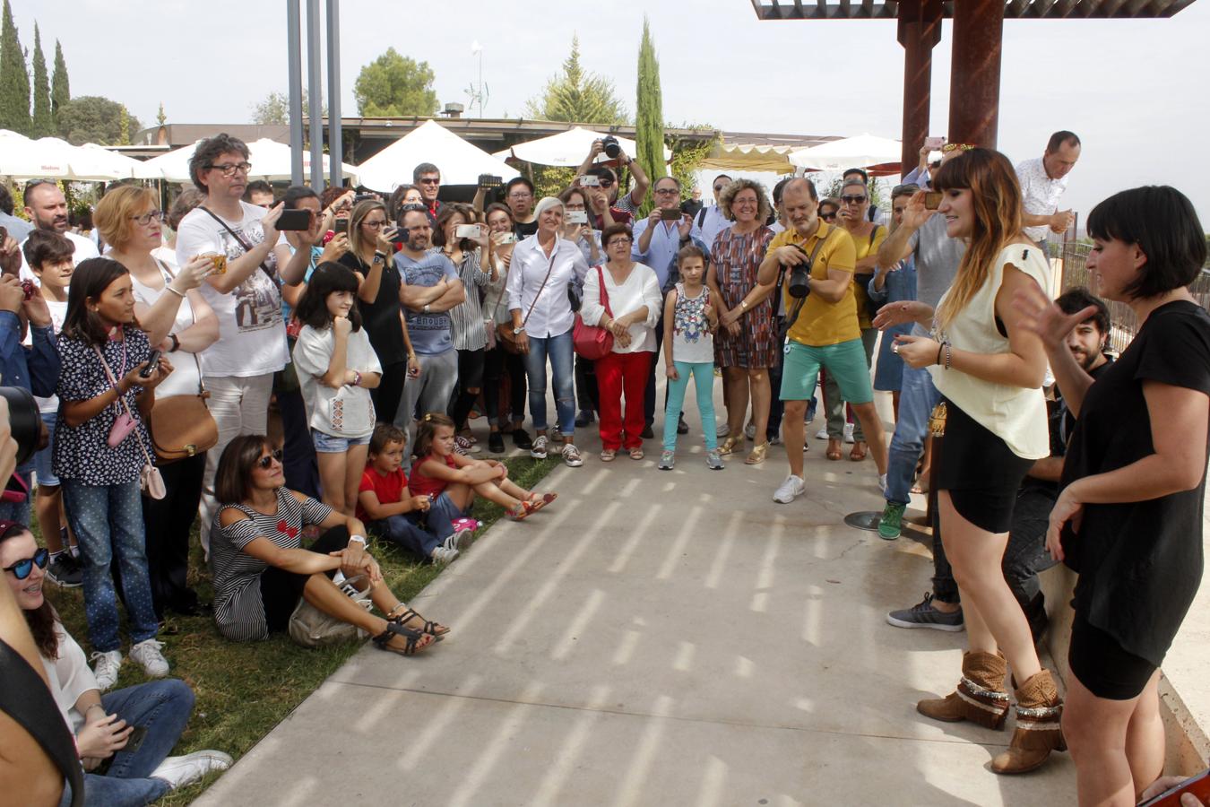 El concierto sorpresa de Rozalén en una plaza de Toledo