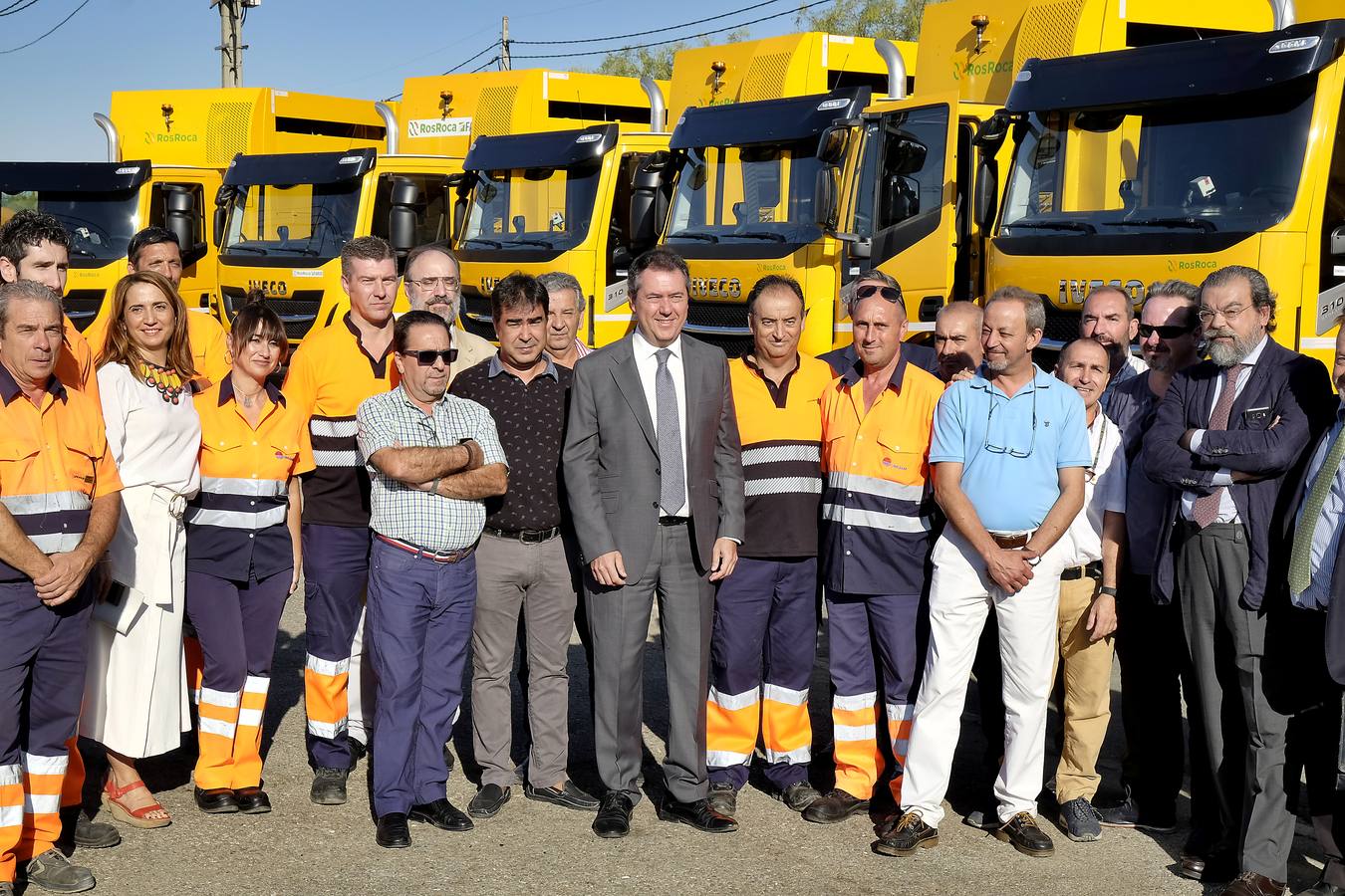 Así son los doce nuevos camiones y las ocho barredoras en los que Lipasam ha invertido más de cuatro millones