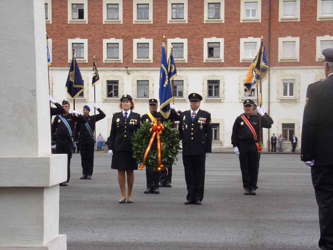 En imágenes: Emotivo acto por el Día de la Policía en Basauri, Vizcaya