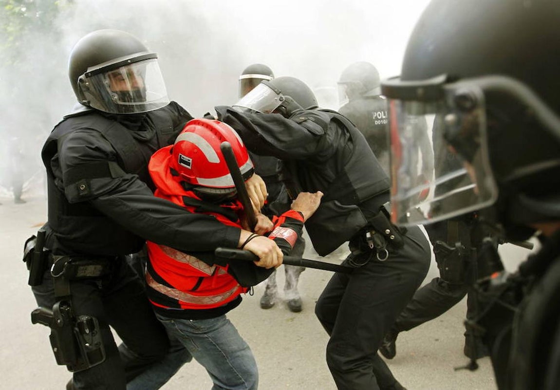 La dureza permitida a los Mossos, en imágenes