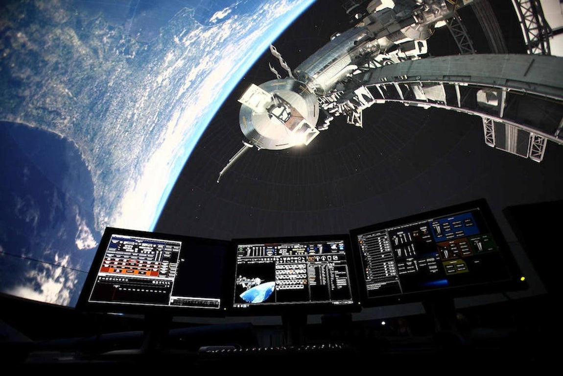 1.. La sala de proyecciones estrena un sofisticado sistema que permite viajar por los rincones del sistema solar