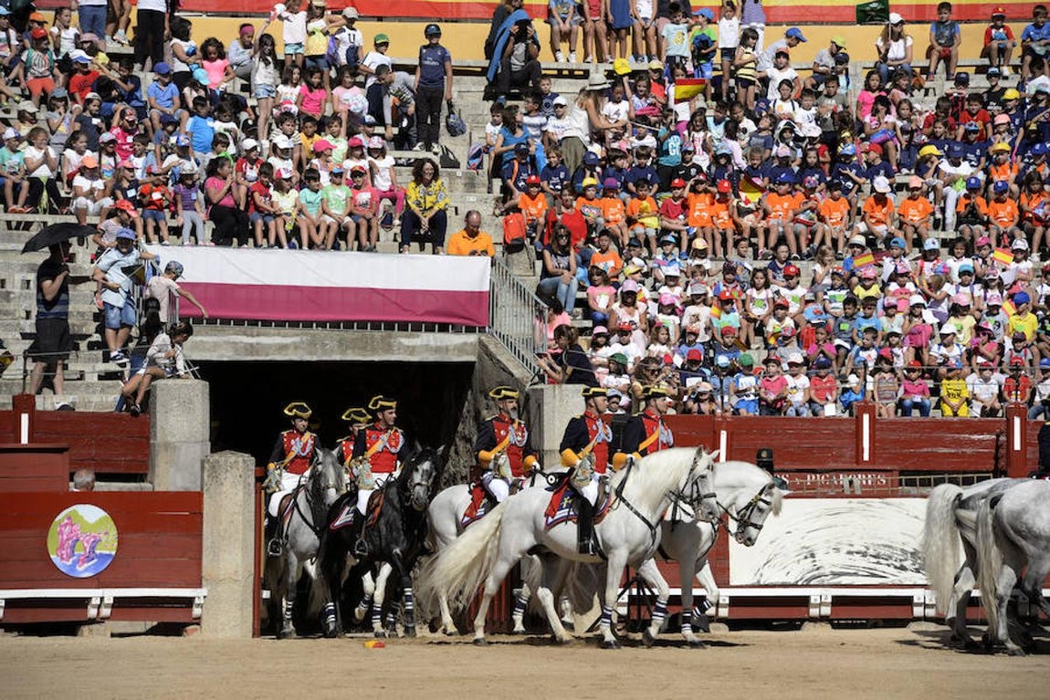 Exhibición de la Guardia Civil en la plaza de toros de Toledo