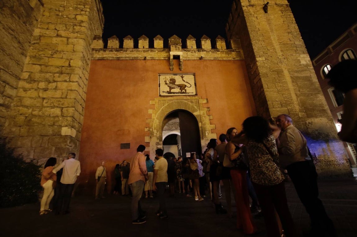 La VI Noche en Blanco en Sevilla reunió a numerosos sevillanos en torno a la cultura
