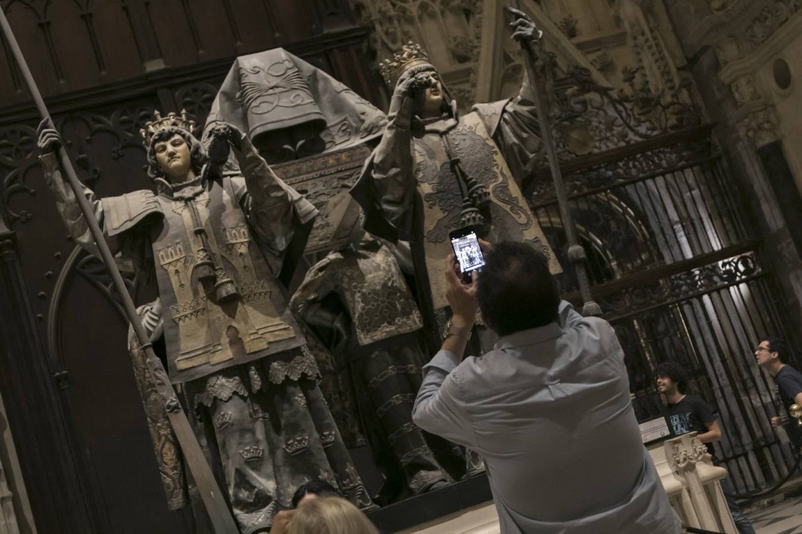 La VI Noche en Blanco en Sevilla reunió a numerosos sevillanos en torno a la cultura