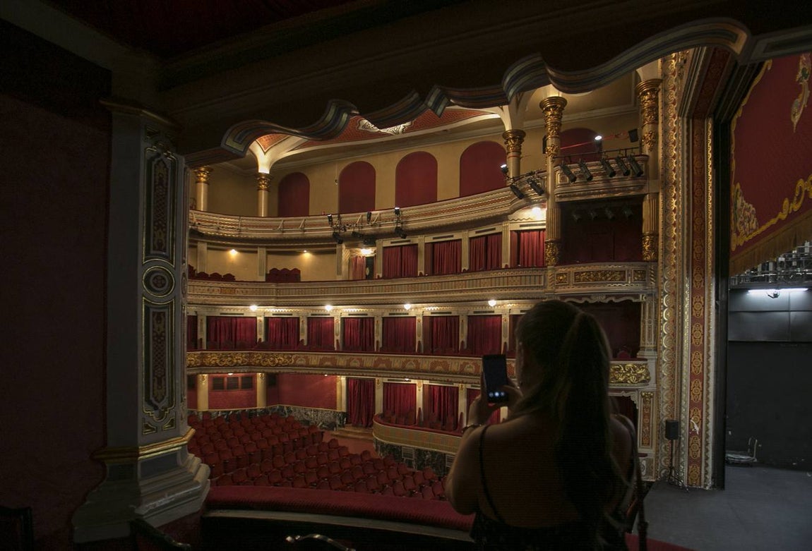 La VI Noche en Blanco en Sevilla reunió a numerosos sevillanos en torno a la cultura