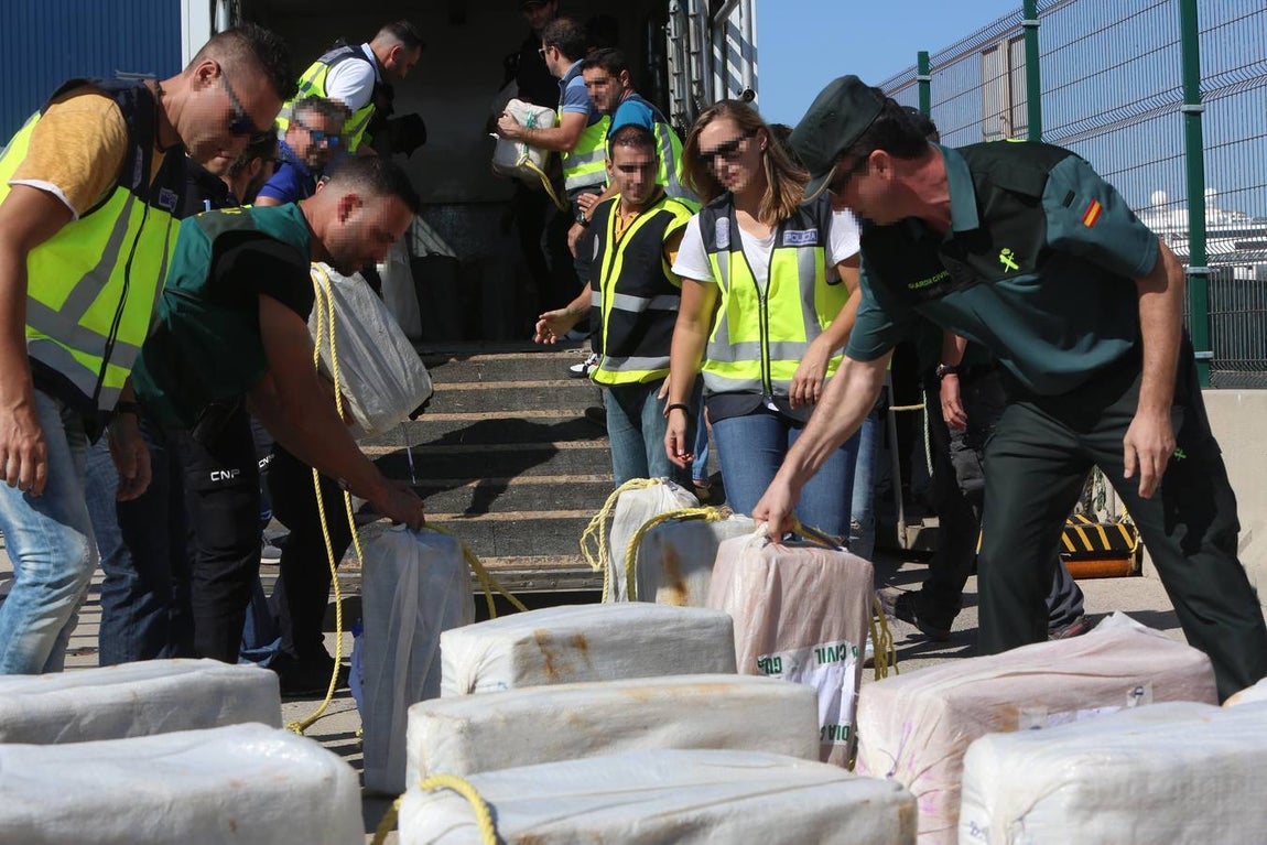 Descargan en Cádiz 3.700 kilos de cocaína