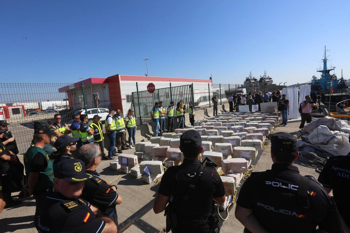 Descargan en Cádiz 3.700 kilos de cocaína