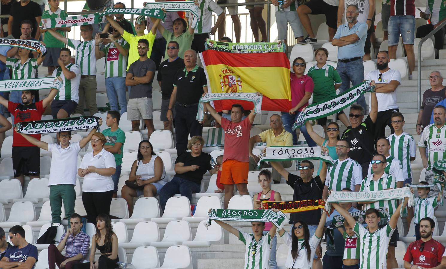 El ambiente del Córdoba-Alcorcón, en imágenes