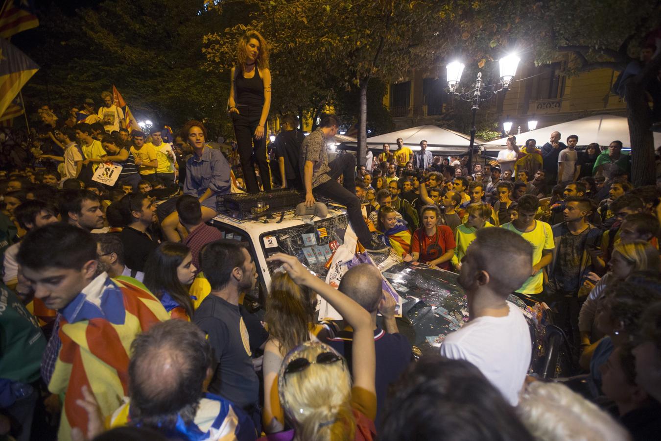 La Guardia Civil, atrapada durante horas en la sede de la Hacienda catalana