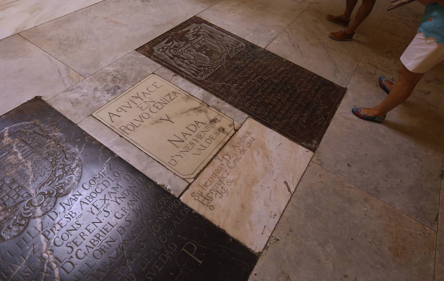 Recorrido en imágenes por el arte funerario de la Mezquita-Catedral