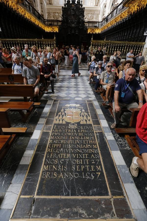 Recorrido en imágenes por el arte funerario de la Mezquita-Catedral