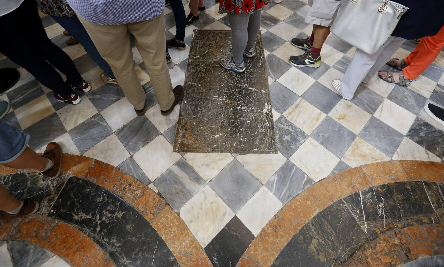 Recorrido en imágenes por el arte funerario de la Mezquita-Catedral