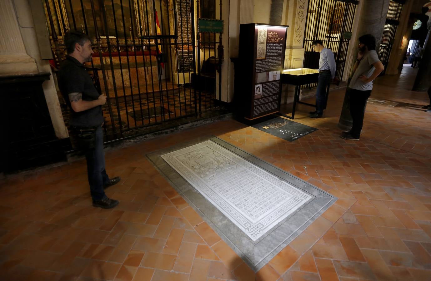 Recorrido en imágenes por el arte funerario de la Mezquita-Catedral