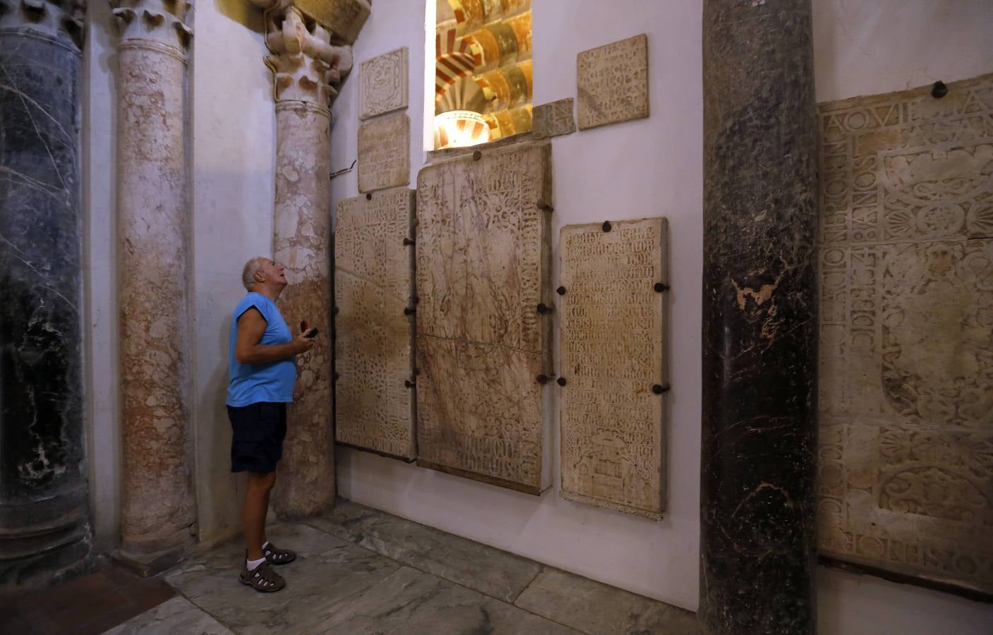 Recorrido en imágenes por el arte funerario de la Mezquita-Catedral