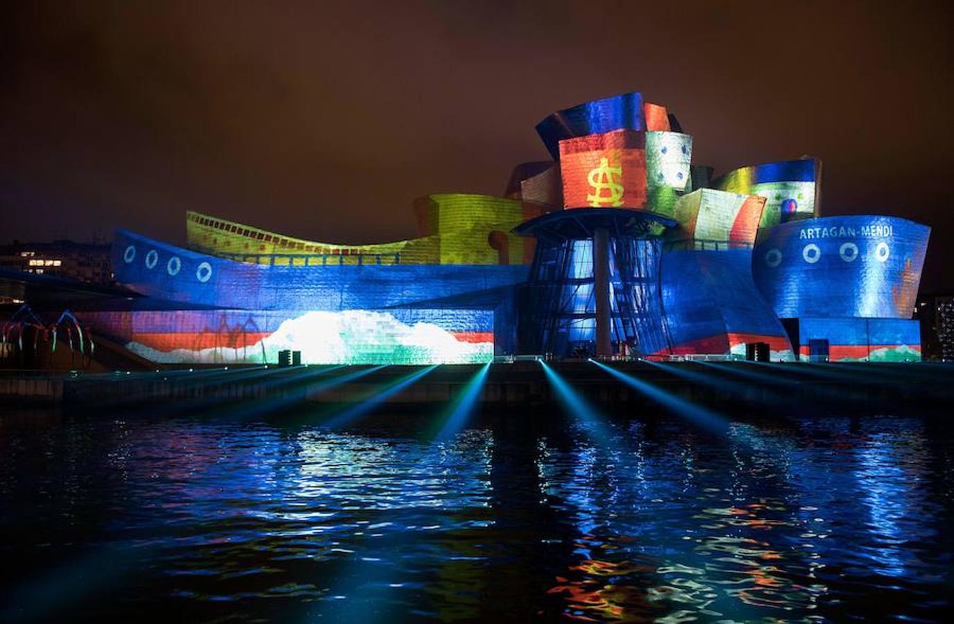 En imágenes: Imponente espectáculo de luz y color en el Guggenheim para conmemorar su XX aniversario