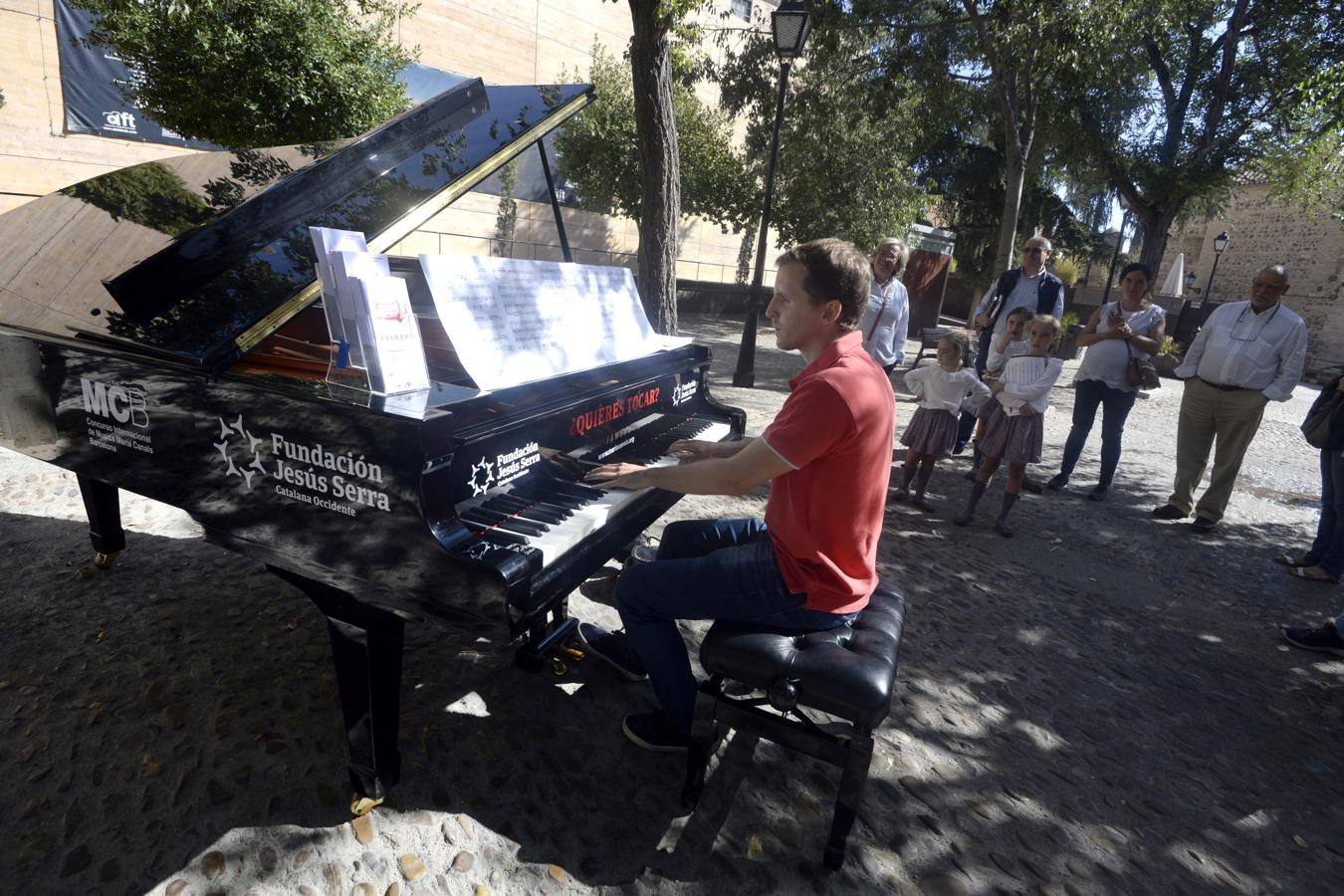 Los pianos de cola, por las calles de Toledo