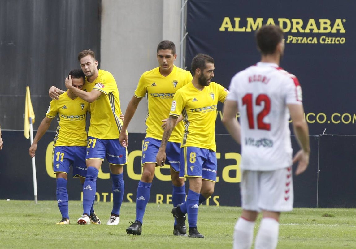 Las mejores imágenes del duelo entre el Cádiz CF y la Cultural Leonesa