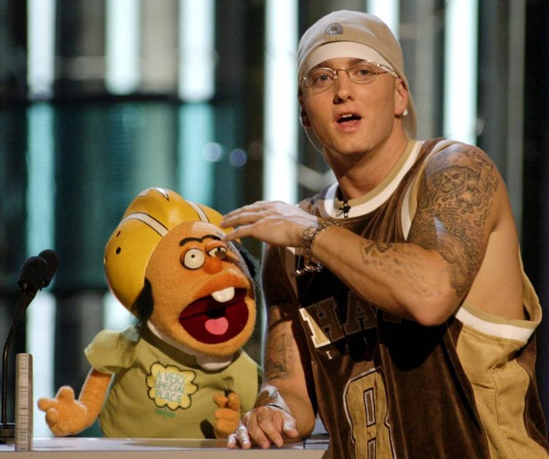 Se hizo popular en 1999 con su álbum de estudio The Slim Shady LP, que ganó un premio Grammy por Mejor Álbum de rap. 