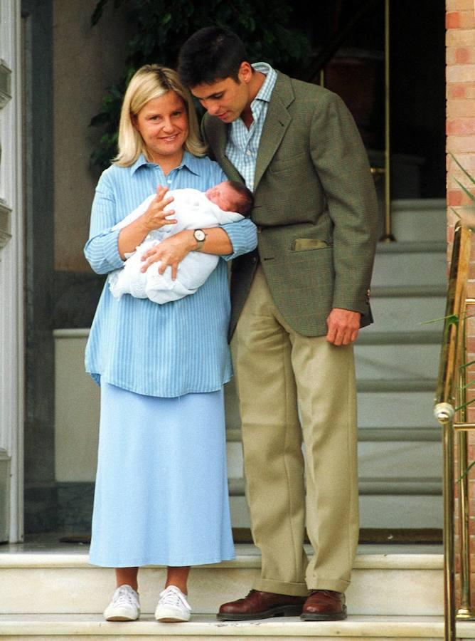 Desde el primer momento, tanto Francisco como Eugenia se empeñaron en que su hija no fuera pasto del papel cuché. 