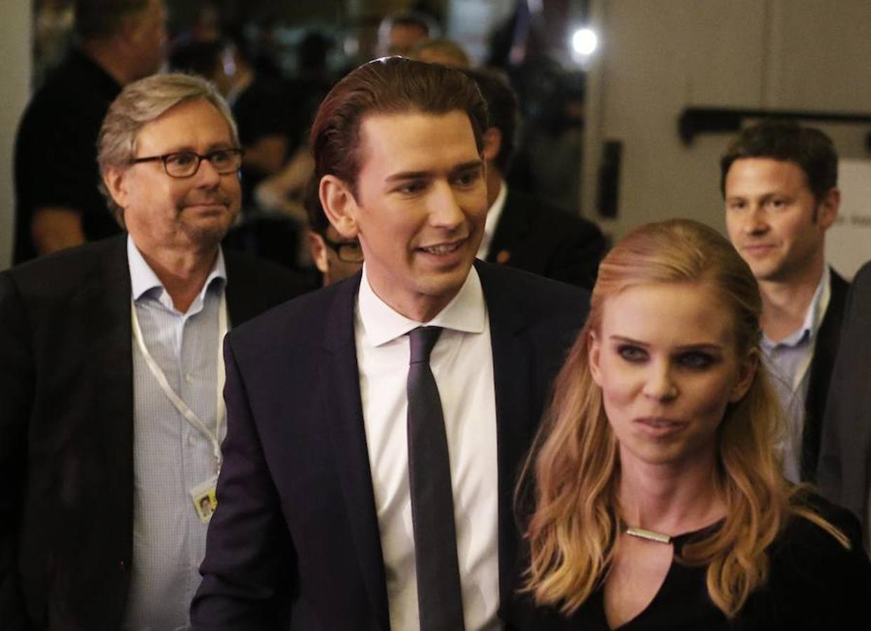 Sebastian Kurz llega a las primeras declaraciones de TV después de las elecciones generales de Austria en Viena. 