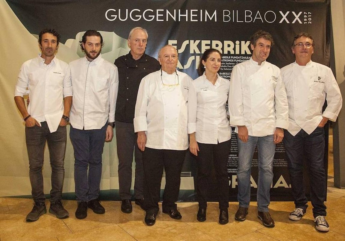 La cena, ofrecida por Grupo IXO y capitaneada por Josean Alija de Nerua Guggenheim Bilbao, ha contado con la colaboración de los chefs del País Vasco reconocidos en el ranking The World’s 50 Best Restaurants: Victor Arguinzoniz del Asador Etxebarri, Andoni Luis Aduriz de Mugaritz, Elena y Juan Mari Arzak de Arzak y Eneko Atxa de Azurmendi. El menú consta de Tomates, hierbas aromáticas y fondo de alcaparras; cigala, sabayón de polen, curry y menta; Carré de cordero, crema de apio-nabo y alholva y tarta de queso, coco y fresas.. 